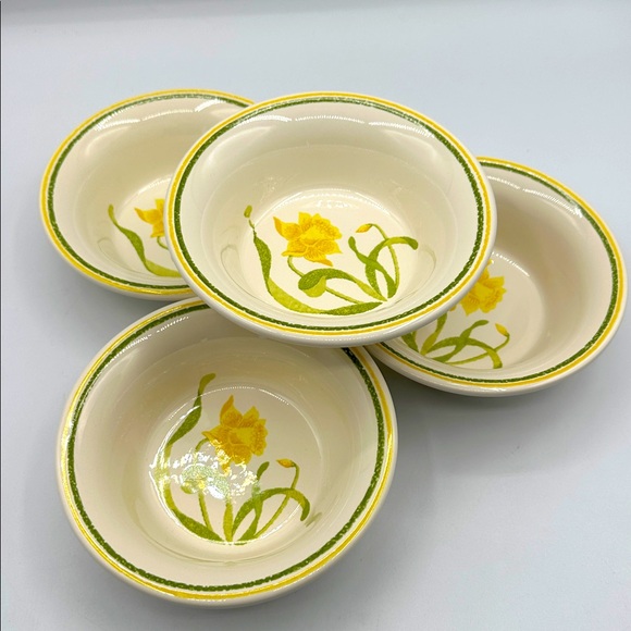 4 Vintage Franciscan Bowls in their Daffodil Pattern - Picture 11 of 12